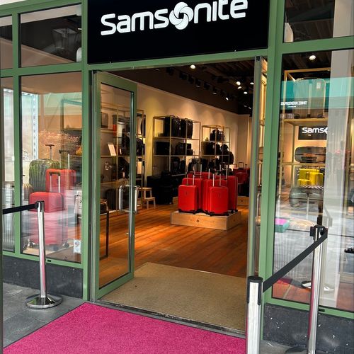 Nouvelle boutique Samsonite 🖤 Le compagnon idéal pour vos voyages, vos loisirs et vos déplacements quotidiens. Des...